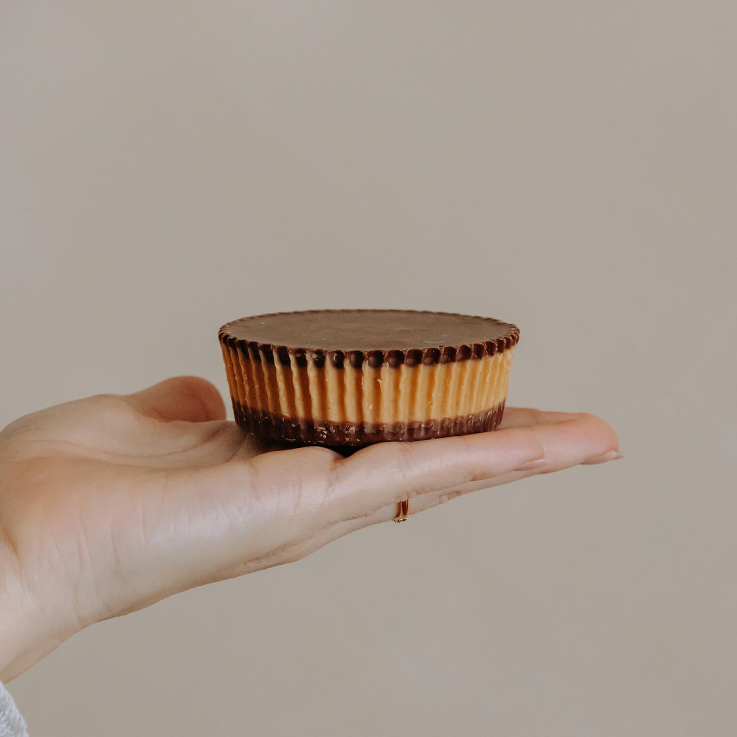 Giant Chocolate & Peanut Butter Cup - 1 unit
